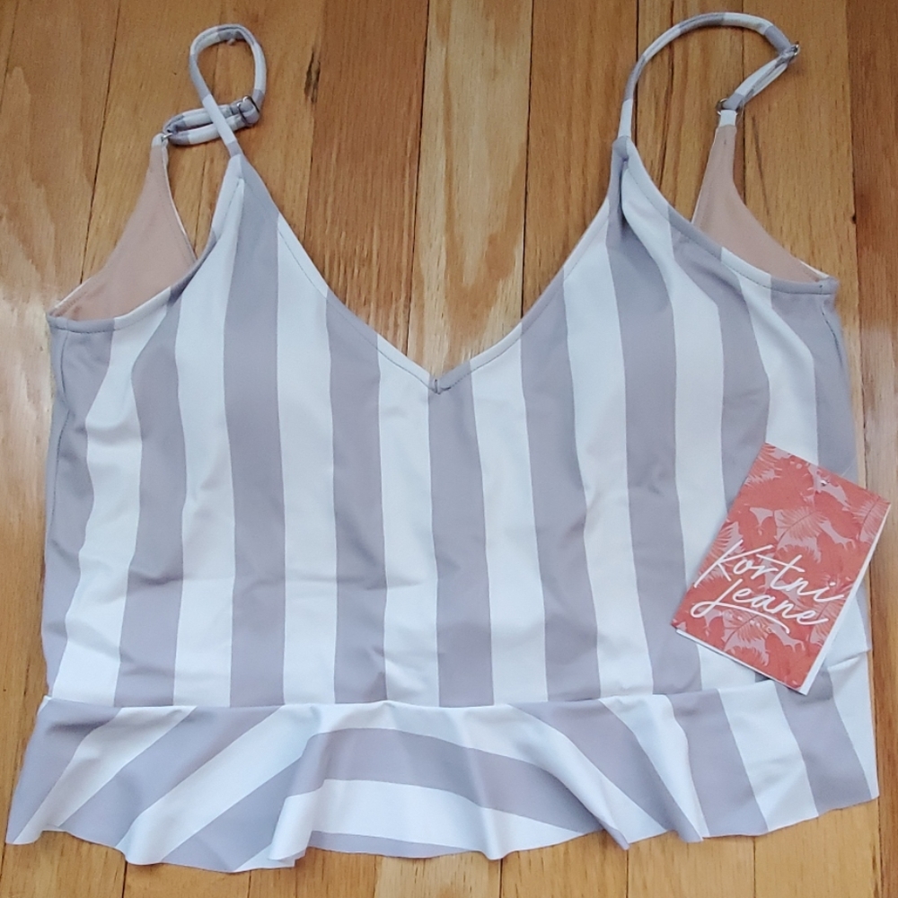 NWT scoop back top